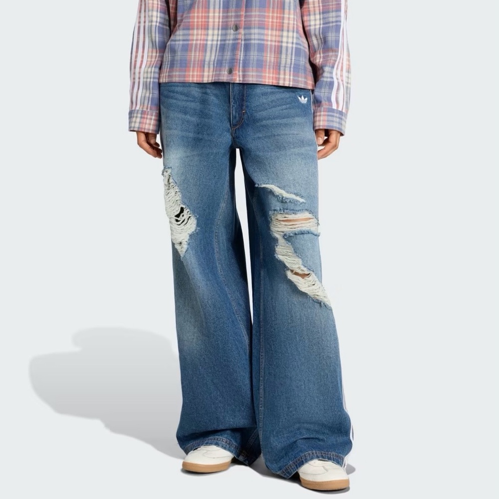 ADIDAS ORIGINALS
LOOSE DENIM
DESTRESSED PANTS